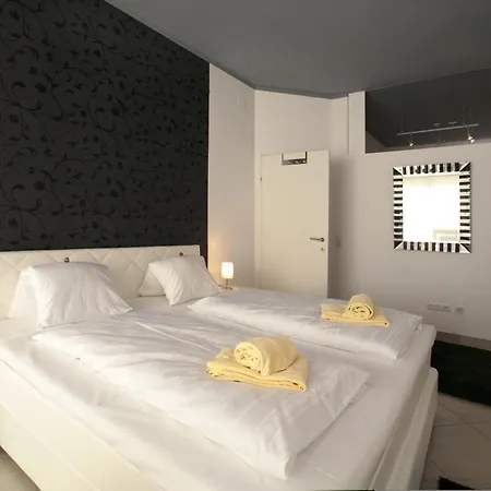 Privatunterkunft Mountain - Night Only - Self Check In Zell am See
