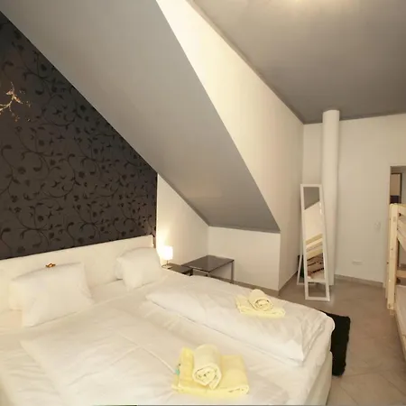 Privatunterkunft Mountain - Night Only - Self Check In Zell am See